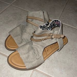Sandals
10